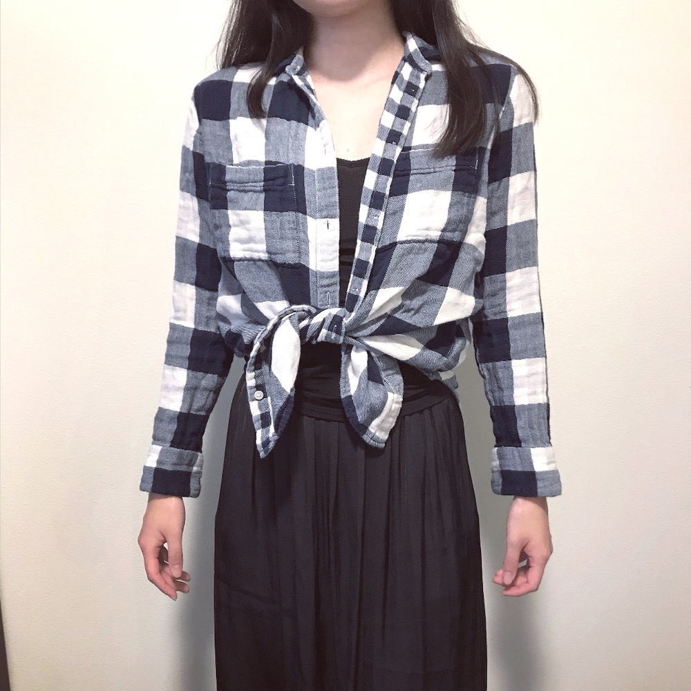 Madewell navy plaid buttondowm shirt